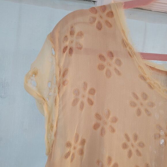 Aratta Silk Laser Cut Petals High Low Top - Size Medium - NWT - Picture 3 of 8